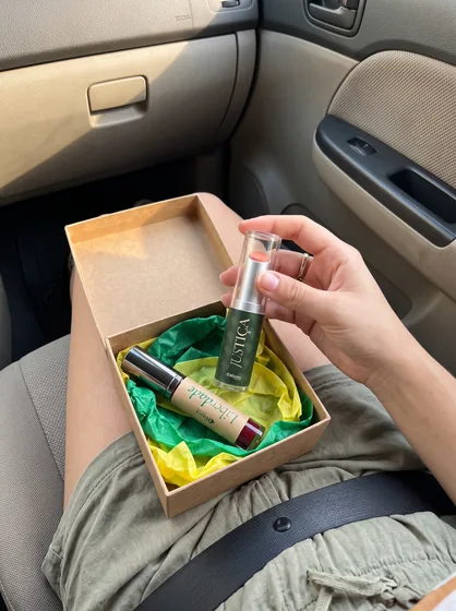 Cliente Débora do Brasil com seu pedido