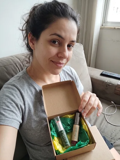 Cliente Débora do Brasil com seu pedido