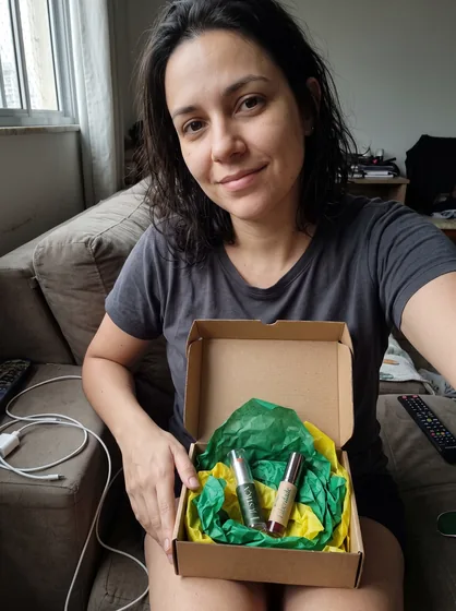 Cliente Débora do Brasil com seu pedido